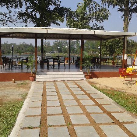 Savshanti Lake Resort สปุถะระ ภายนอก รูปภาพ