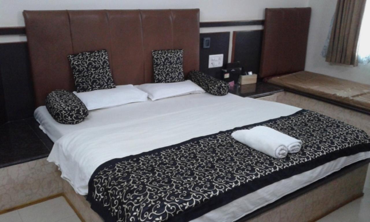 Savshanti Lake Resort สปุถะระ ภายนอก รูปภาพ