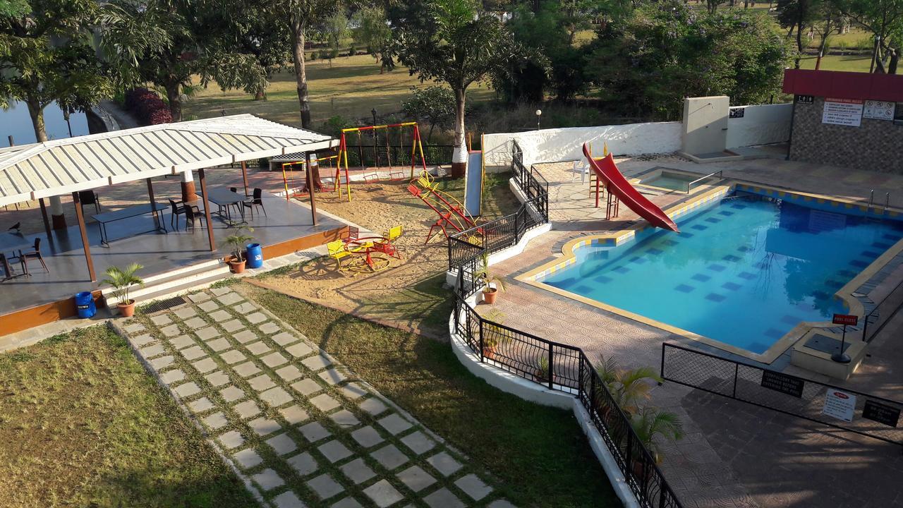 Savshanti Lake Resort สปุถะระ ภายนอก รูปภาพ